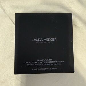Laura Mercier Real Flawless Pressed Powder in Black